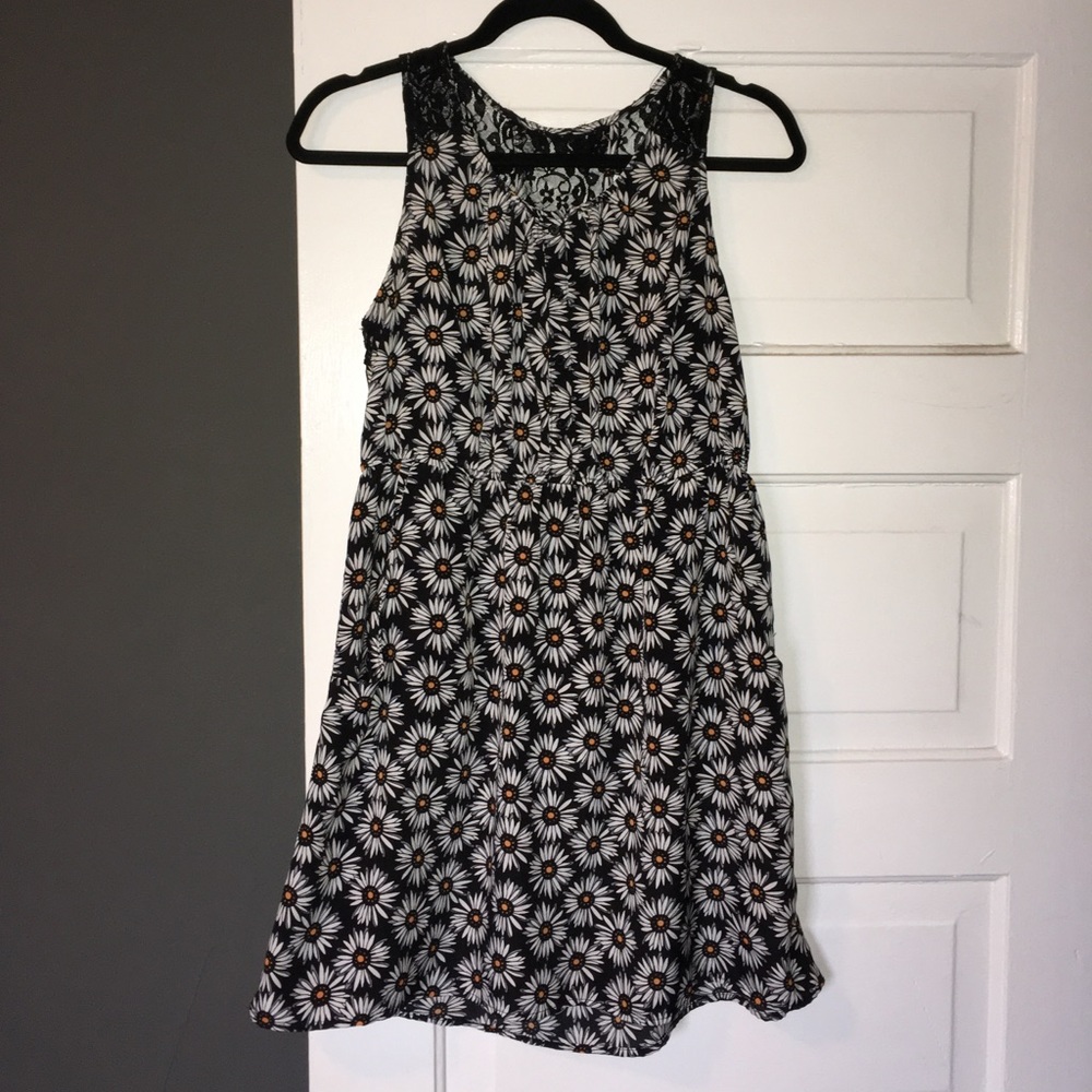 Daisy print sundress with pockets